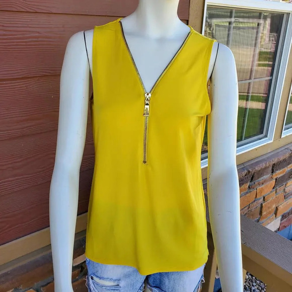 NWT Carmen Marc Valvo Sleeveless Front-Zip Top Yellow Size Medium - Picture 4 of 15